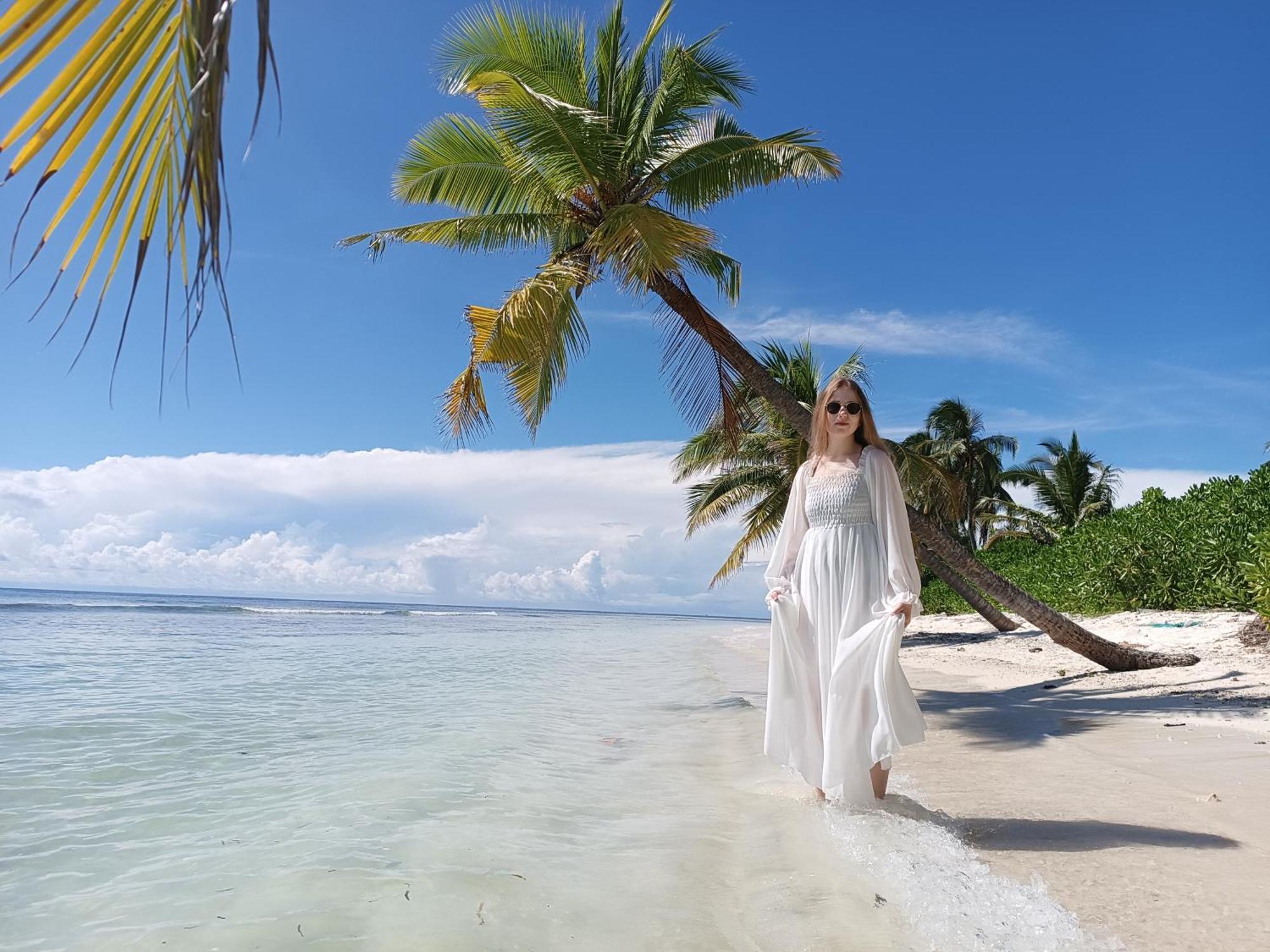 Blue Water Thoddoo Inn Rum bild