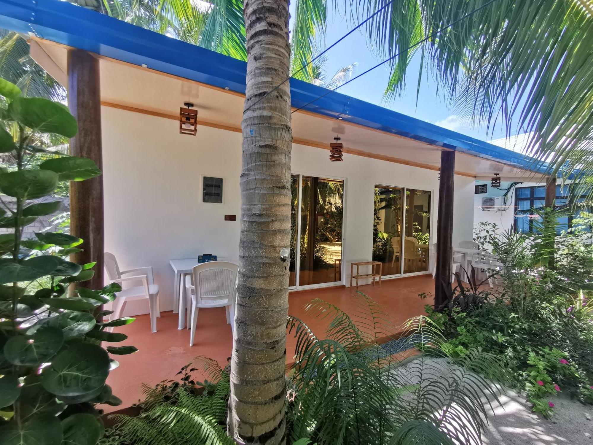 Blue Water Thoddoo Inn Rum bild